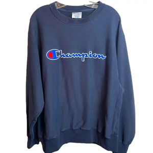 VINTAGE Champion crewneck navy blue sweatshirt.
Size: XL